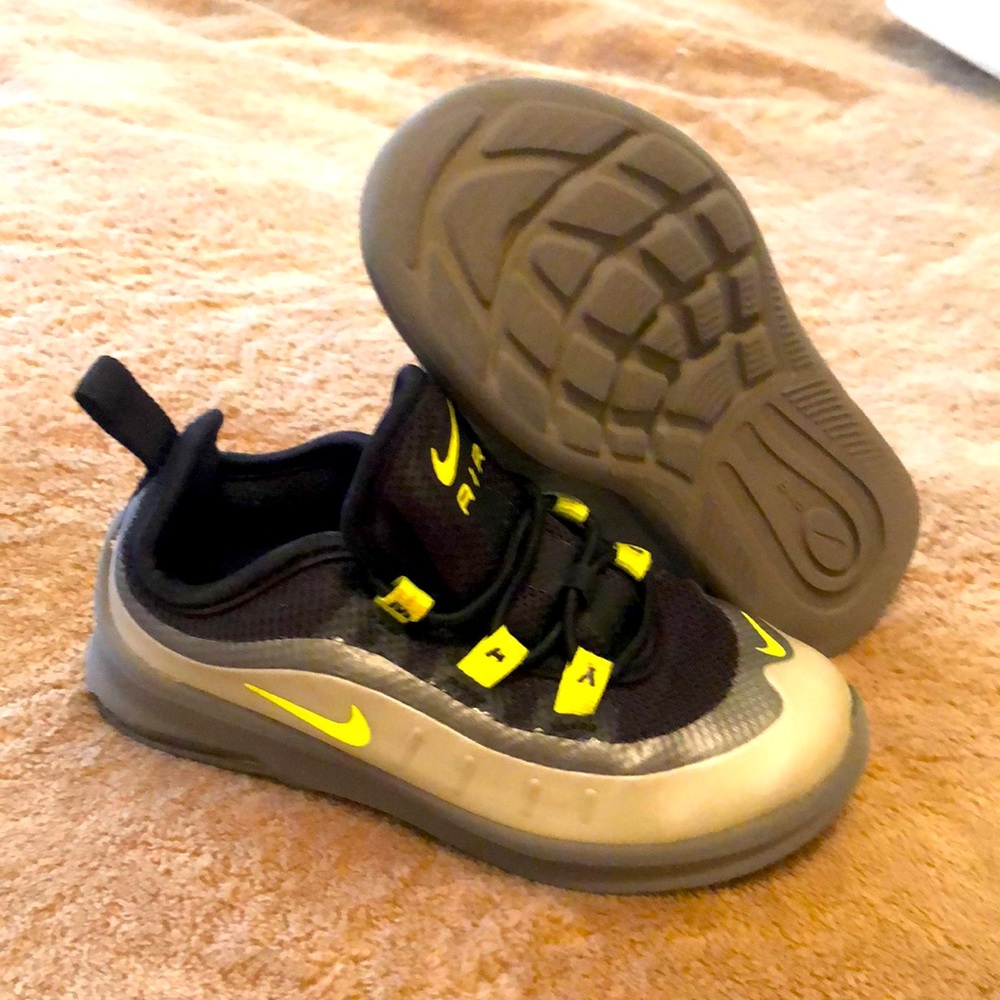 Nike air shoes size 9